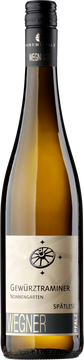 exotischer Gewürztraminer mit
Orangenblüte & Rosenduft, 
Litschi und Banane, feine Süße