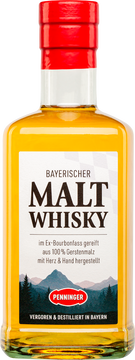 Unser Bayerischer Malt Whisky - vergoren und destilliert in Waldkirchen. Der ideale Einstieg in die Welt des bayerischen Whiskys – bodenständig, regional und ganz Penninger!

Gereift in ausgewählten Ex-Bourbonfässern
Small Batch Destillation
Extra lang vergoren
Nicht kaltfiltriert und ungefärbt
Handwerklich hergestellt im Bayerischen Wald

Im Bayerischen Wald entsteht unser Bayerischer Malt Whisky – handwerklich gebrannt, mit Erfahrung und viel Herzblut. Für seine gesamte Reifezeit lagert er in ausgewählten Ex-Bourbonfässern, wo er seinen milden, harmonischen Charakter entfaltet. Wir füllen ihn weder kaltfiltriert noch gefärbt ab – so bleibt sein Geschmack naturbelassen und authentisch.