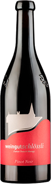 Pinot noir 2024 

Das Bouquet dieses Pinot unterstreicht von Anfang an seine Frische und Fruchtigkeit und vor allem seine Ausrichtung auf seine Identität. Was für eine Gelassenheit in einer Eigenschaft, die ohne Umwege direkt zum Ziel führt! Saftig im Auftakt, hat der Wein Nerv, Frucht und Frische. Die samtenen Tannine sind bestens eingebunden und bieten ein ebenso angenehmes wie vielversprechendes Fundament. Ein charaktervoller Wein, den man bereits in seiner Jugend genießen kann, wobei man einige Flaschen beiseitelegen sollte, um seine Entwicklung (und unsere!) zu verfolgen
