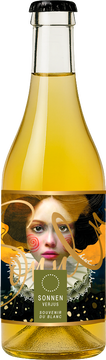 Alkoholfreies Getränk auf Verjus-Basis aus der Schweiz.
Hergestellt aus Bio-Verjus, verfeinert mit ausgewählten Säften und Extrakten.
Frisch, fein strukturiert und als Essensbegleiter konzipiert.