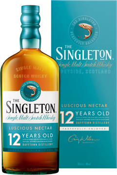 Der Singleton of Dufftown 12 Jahre wird seit 1896 in der Dufftown-Destillerie in Speyside destilliert und steht für hohe handwerkliche Qualität.
Er bietet Aromen von gerösteten Nüssen und reifen Früchten sowie Geschmacksnoten von schwarzer Johannisbeere, braunem Zucker und Kaffee mit einem trocken-frischen Abgang.
Dank seines weichen, vollmundigen Charakters ist er ideal für Einsteiger und wird am besten pur genossen.
