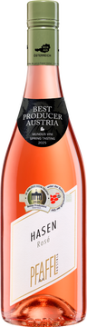Strahlendes Pink, glänzend; in der Nase Frucht
von Himbeeren und Erdbeeren mit würzigem
Aroma; zuerst frisch und spritzig, dann die volle,
runde Frucht am Gaumen, eleganter Abgang.
Wunderbar als Aperitif, zu Sorbets oder einfach
pur.