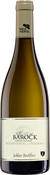Barock wird heute dieser Grüner Veltliner interpretiert. Seine
üppige Prachtentfaltung erhält er ganz simpel im Weingarten.
Dort bleibt er nämlich möglichst lange, bevor er im Keller ganz
traditionell im großen Holzfass reift. Ein Wein, wie damals, den
man ruhig auch länger in den Keller legen darf.
