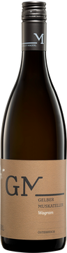Ein aromatischer Wein mit überströmender Fruchtfülle: intensive Noten von Marille, Erdbeere, Mandarine und feinen Zitrusanklängen prägen sowohl Nase als auch Gaumen. Die typisch muskierende, traubige Aromatik verleiht ihm spielerische Leichtigkeit. Am Gaumen zeigt sich der Wein süffig, elegant und erfrischend, getragen von klarer Struktur und schöner Länge. Ein Muskateller, der mit Frische, Präzision und aromatischer Strahlkraft begeistert.