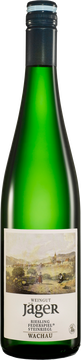 Ein frischer, duftender Riesling von unseren steilsten Lagen, mit sehr klaren, zarten Weingartenpfirsichnoten. Der kristalline Rankerboden ist für die Mineralität und Kräuterwürze am Gaumen verantwortlich. 
Dieser Wein entwickelt sein volles Potential erst durch die Reife, bitte lassen Sie sich Zeit mit dem Öffnen des Weines.