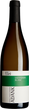 Selektive Handlese. Spontanvergoren hälftig in gebrauchten französischen 228-liter-Piècen und im Betonei. Bis zum Abfüllen reift der Wein auf der Vollhefe.