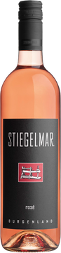 helles, leuchtend - strahlendes Bronze-Rot mit blassem Rand; Stachelbeer-, Himbeer-, Walderdbeerfrucht; der Gaumen präsentiert sich ebenfalls fruchtig frisch mit feinem Stachelbeeraroma, ausgewogen mit einer schönen salzigen Lebendigkeit, Frische und Eleganz (04.03.2026)