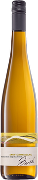 Extrovertiert, saftig und voller Energie. In der Nase ein intensives Spiel aus Passionsfrucht, Mango und reifer Zitrusfrische. Am Gaumen klar und lebendig, getragen von feiner, kalkiger Mineralität. Die tropische Frucht wirkt präzise und nicht überladen, begleitet von einer animierenden Frische und langem, intensiven Nachhall. Ein Sauvignon Blanc mit Strahlkraft, Tiefe und enormem Trinkfluss – unglaublich lecker.