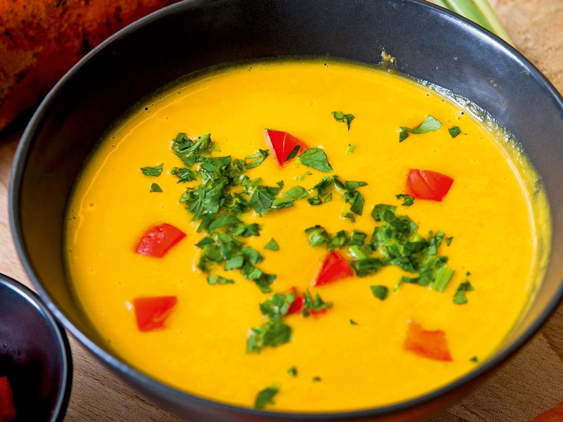 Süßkartoffelsuppe mit rotem Paprika