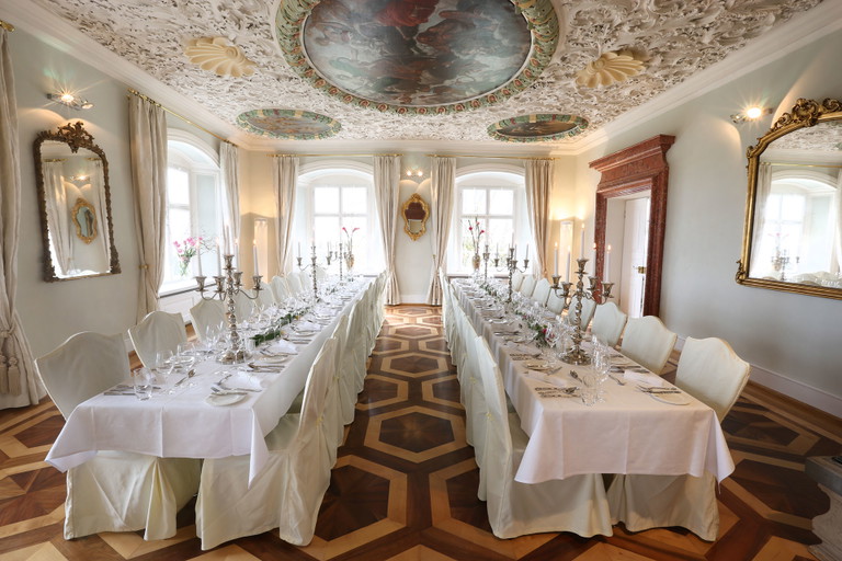 Festlich tafeln: Sieben Salons bieten auf Freudental einen feudalen und zugleich  intimen Rahmen.