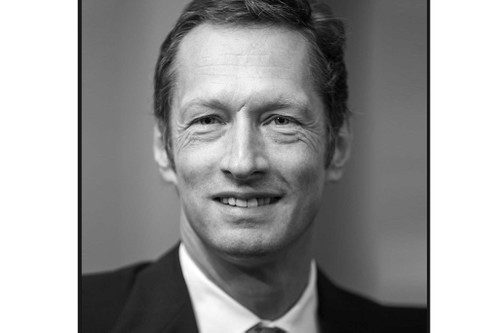 Thomas Schwitalla. Der in Freiburg geborene Journalist lebt in Hamburg.Persönliche Tipps93 PUNKTE2013 Oberrotweil Eichberg, Spätburgunder GG, Weingut Salwey, BadenSubtile Frucht, Mineralität, Länge. Weltklasse-Pinot Noir vom Kaiserstuhl. Konrad Salwey führt das Weingut in eine neue Qualität. Glückwunsch!92 PUNKTE2014 »N°4« Burrweiler Schäwer, Riesling trocken, Weingut Sankt Annaberg, PfalzMineralisch, prächtiges Rückgrat, hoch individuell – eine Rieslingpersönlichkeit, über die sich vortrefflich diskutieren lässt. Intellektueller Hochgenuss.