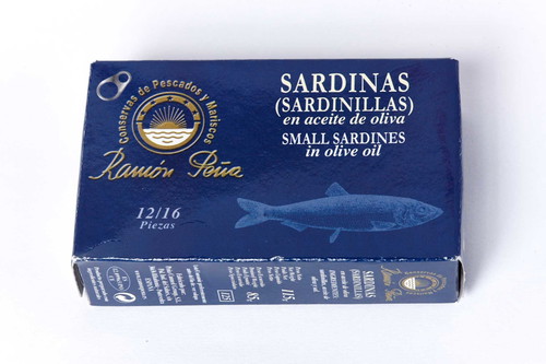Platz 7 – 83 PunkteRamon Pena&nbsp; Kleine Sardinen in OlivenölDose 125 g, € 4,95 (€ 39,60/kg) Bezugsquelle: Maître Philippe &amp; FillesNotizSchöne Optik: Silbrig glänzende Fische, duften nach Meer. Im Mund austrocknend, etwas breiig, wenig intensives Aroma. Neutral im Geschmack, wenig typisch.