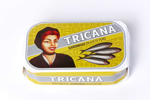 Platz 8 – 82 PunkteTricana Conserveira de Lisboa Sardinen in reinem OlivenölDose 120 g, € 3,95 (€ 32,9/kg) Bezugsquelle: Maître Philippe &amp; FillesNotizGroße Tiere, geschlechtsreif (Milch beziehungsweise Rogen!), dazu mangelhaft geschuppt. Das Öl wenig ansprechend, geruchsneutral und farblos. Etwas blass und abgestanden im Geschmack. 