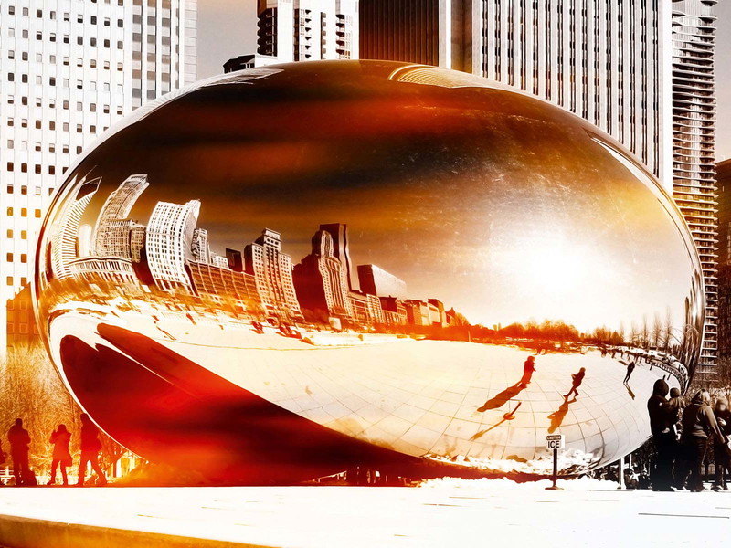 Das Cloud Gate ist eines der zentralen Kunstwerke im Millennium Park von Chicago. 
