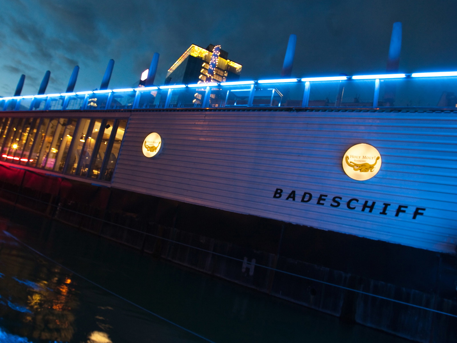 Das Badeschiff am Wiener Donaukanal erfüllte in der Vergangenheit bereits viele »Funktionen«