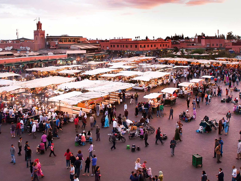 Der Marktplatz Djemaa El Fna mutiert abends zum pulsierenden Streetfood-Spot.