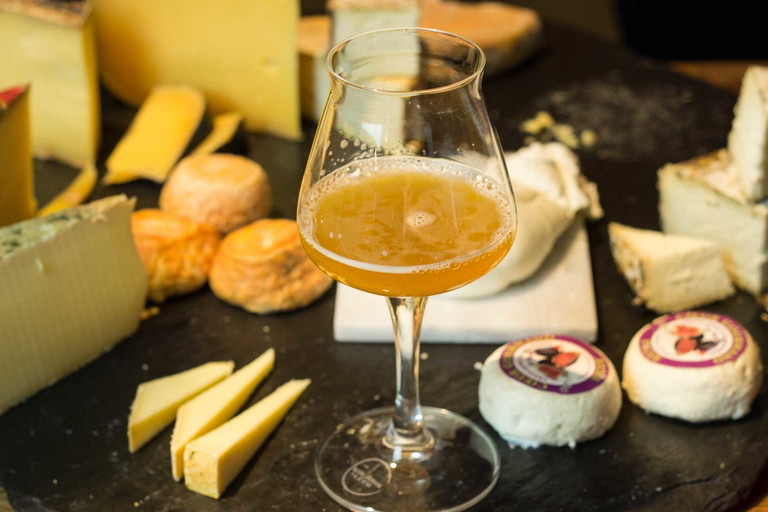 Bier passt auch perfekt zu Käse.