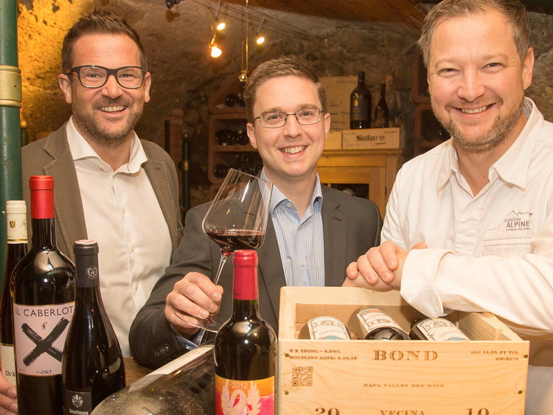 Das neue Dreamteam: Master Sommelier Alexander Koblinger (Bild Mitte) mit Raimund (links) und Andreas Döllerer.