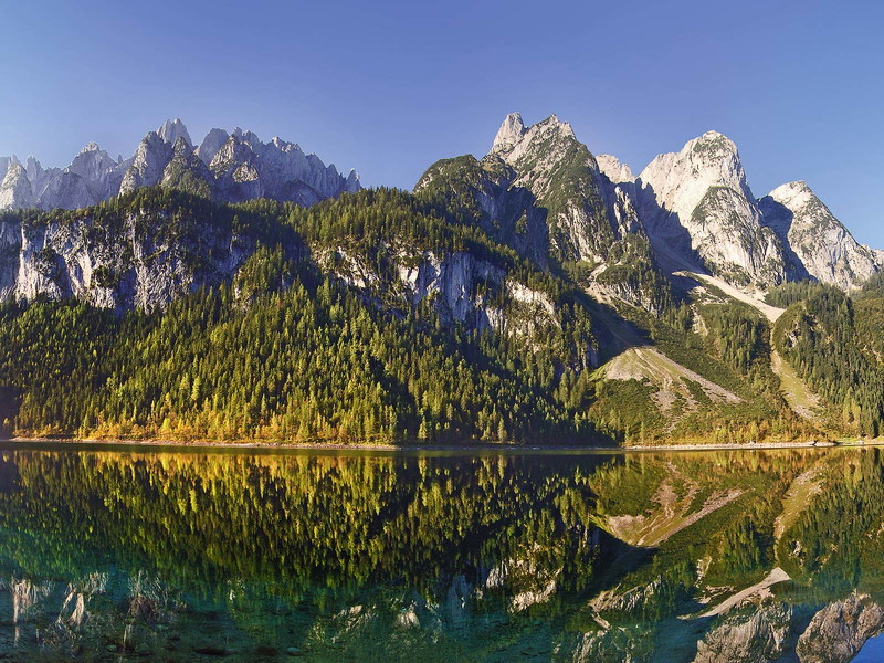 Imposantes Bergpanorama am Gosausee