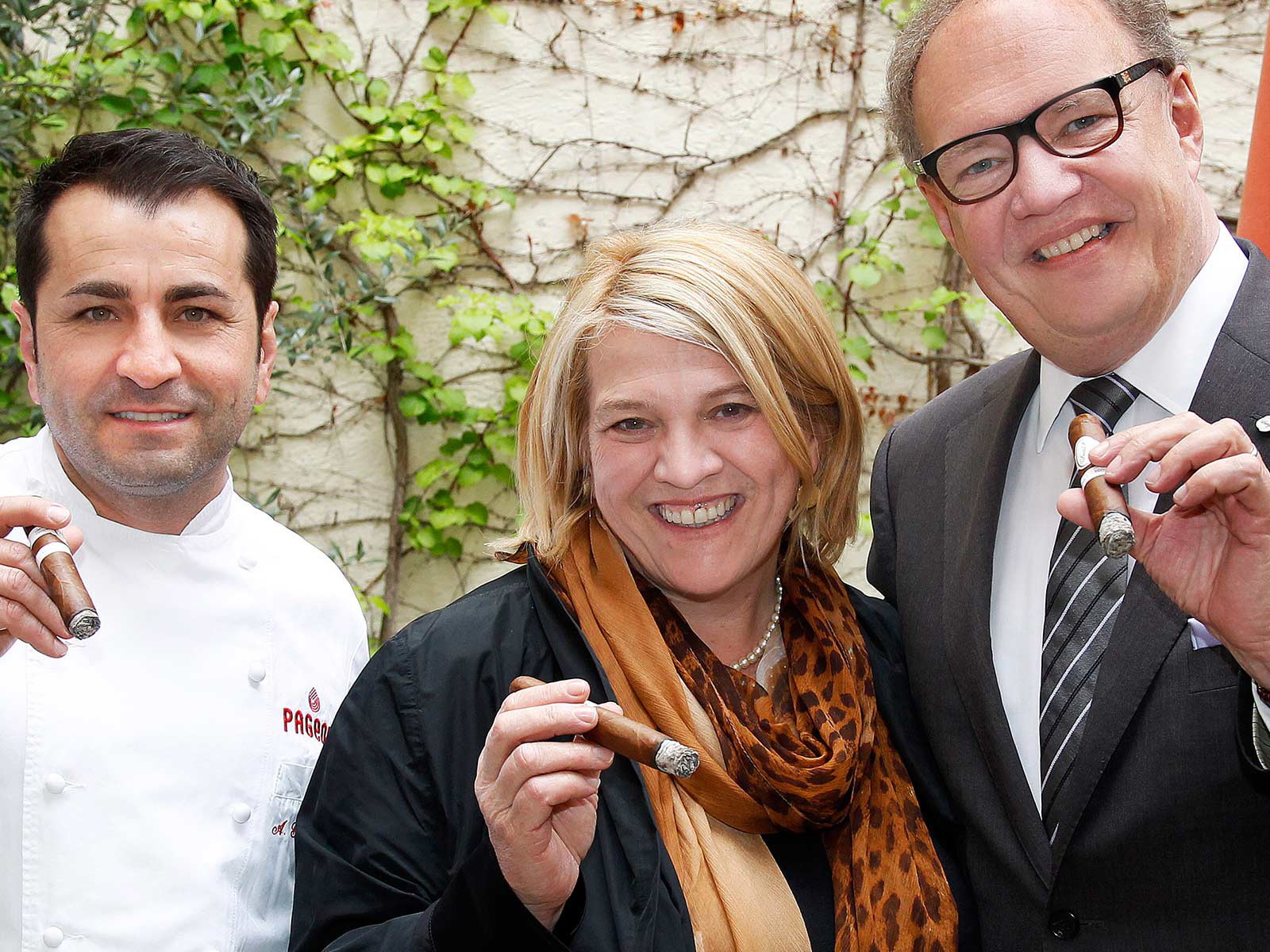 Die Spitzenköche Ali Güngörmüs und Léa Linster mit Davidoff-CEO Hans-Kristian Hoejsgaard