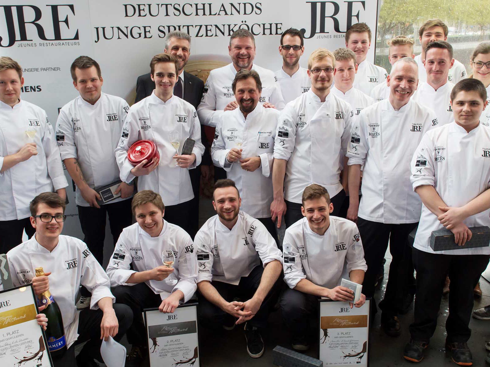 Zehn Duos aus den Häusern der Jeunes Restaurateurs gingen im Schokoladenmuseum ins Rennen um das beste Dessert.
