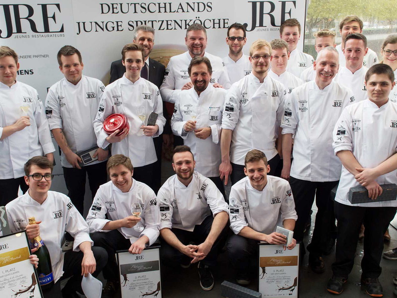 Zehn Duos aus den Häusern der Jeunes Restaurateurs gingen im Schokoladenmuseum ins Rennen um das beste Dessert.