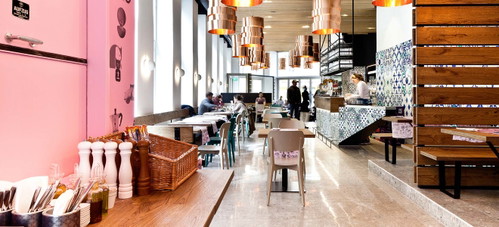Neue Pizzeria »Favorita«: im typischen »Riva»-Stil&nbsp;