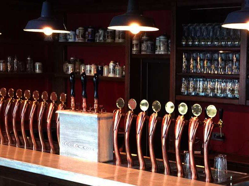 Peter Italienischer Biergenuss aus 18 Zapfhähnen in Berlin.