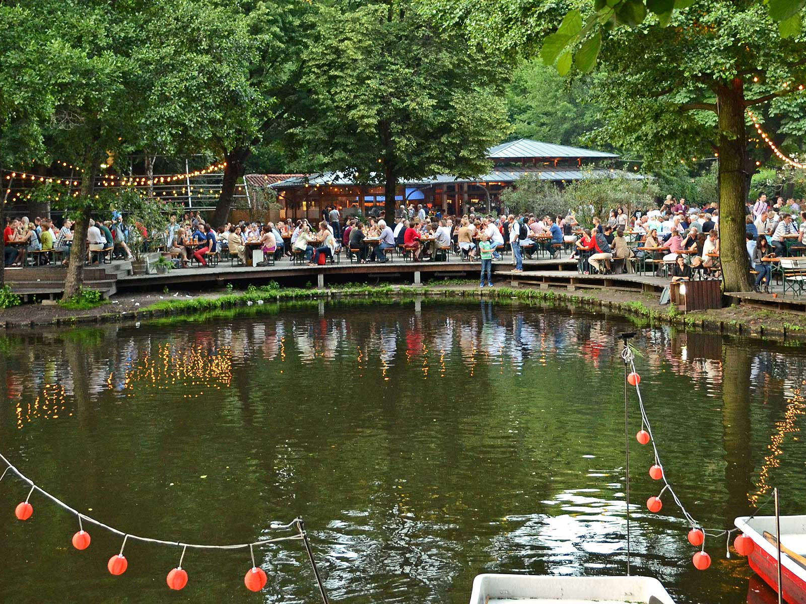 Idyllisch und gemütlich im Tiergarten in Berlin: »Café am Neuen See«.