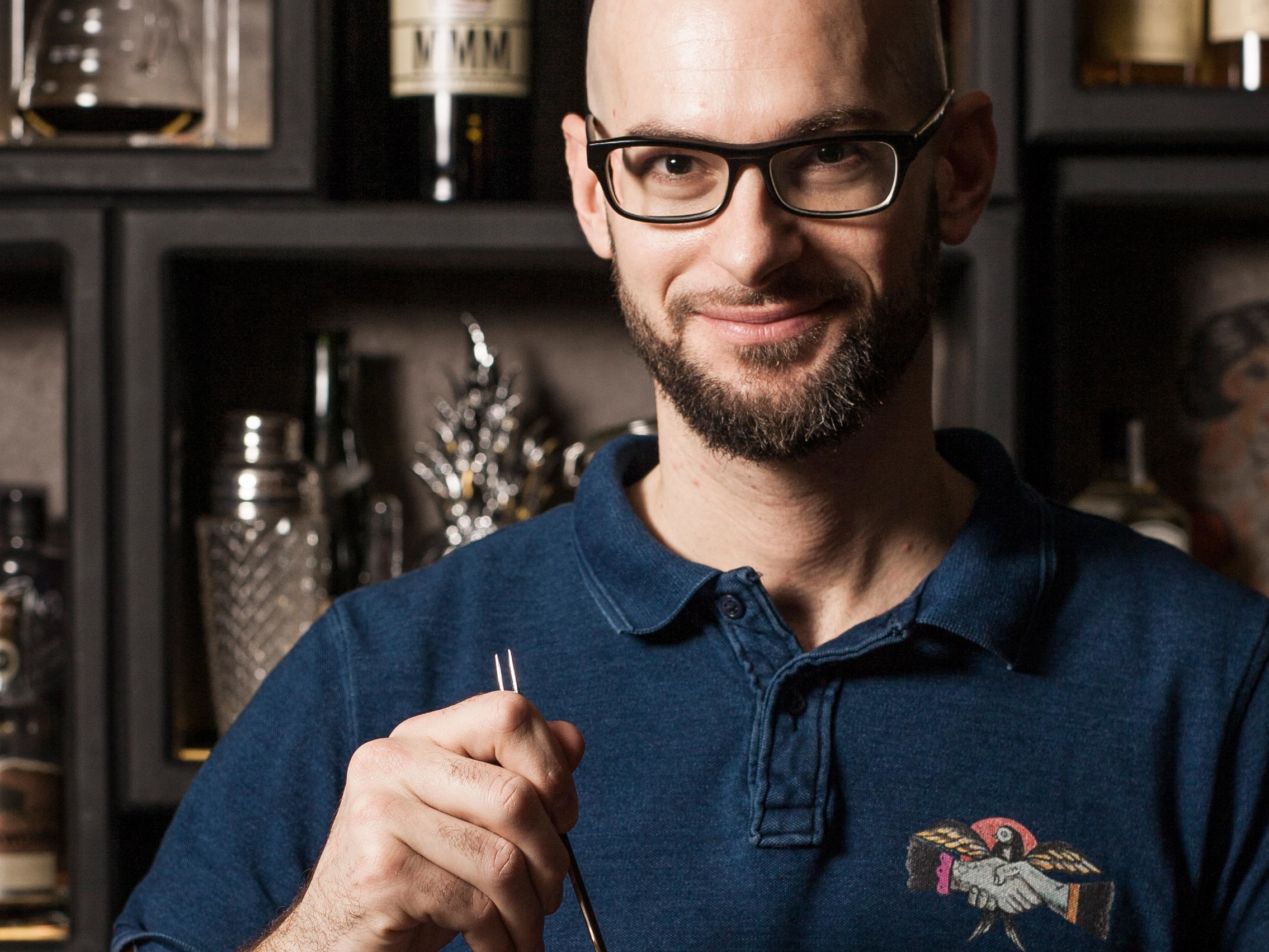 Im »Botancial Garden« verarbeitet Fabian Kalal Produkte aus dem eigenen Kräutergärtlein in seinen Cocktails.