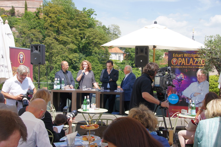 Bei strahlendem Sonnenschein stellten die Verantwortlichen das Projekt für die Spielsaison 2016 / 2017 vor.