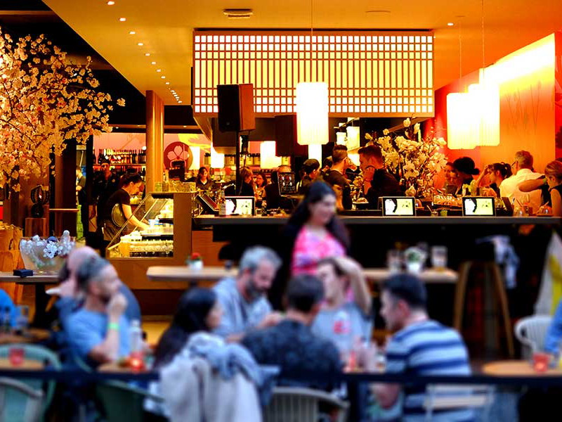 Schnelle Verpflegung
oder gemütliche Sitzplätze in- und outdoor – «Yooji’s» bietet beides.