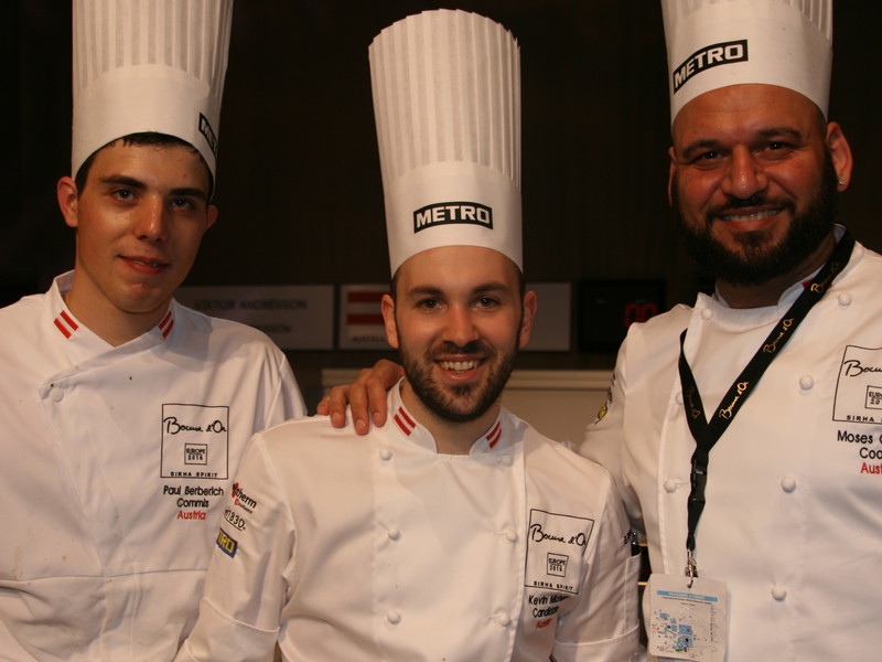 Commis Paul Berberich, Österreich-Kandidat Kevin Micheli und Trainer Moses Ceylan.