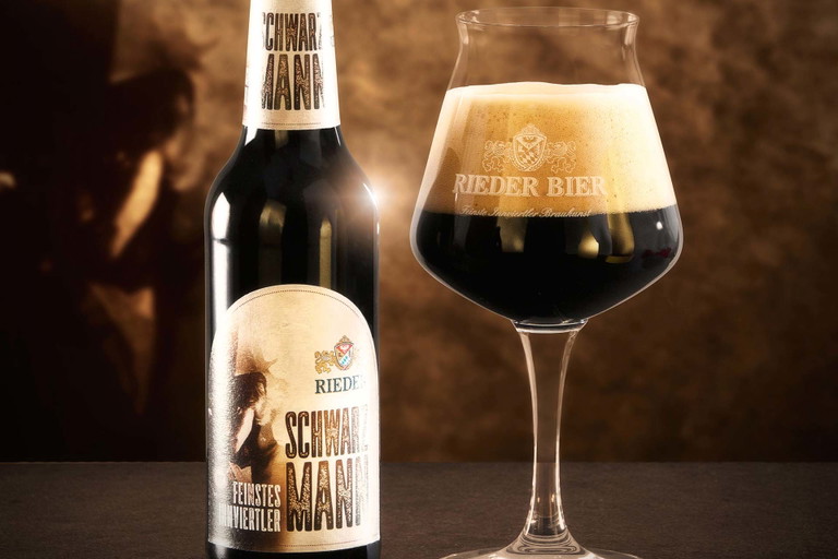 Prämiertes Craft Beer: Rieders dunkelmalziges Schwarzmann.