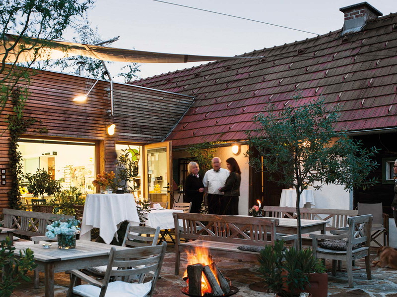»Zur Hube«: gemütliche Terrasse, großartige Kulinarik.