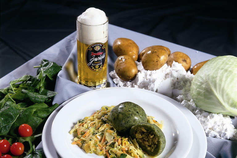 Knödel und viele weitere Schmankerl aus dem Waldviertel warten am Wiener Rathausplatz auf Sie.