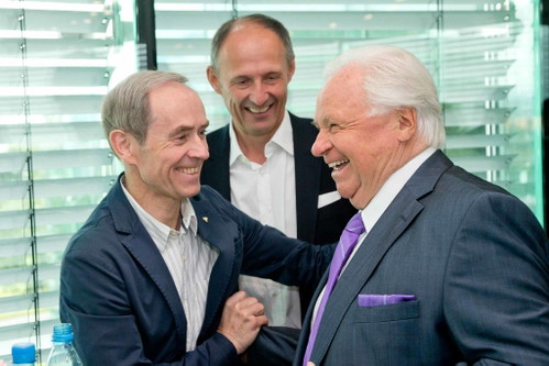 Karl Obauer gratuliert dem Jubilar