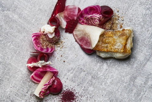 Köstlichkeit für Mund und Auge, gekocht von Lukas Kapeller. Sein Restaurant hat 91 von 100 Falstaff-Punkten. www.restaurant-kapeller.at&nbsp; 