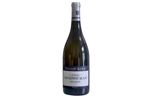 91 Punkte2015 Sauvignon blanc Réserve trocken, Weingut Philipp Kuhn Laumersheim (Pfalz)Sehr
 klar im Duft, Grapefruit, Mango, weiße Blüten, Ananas, Stachelbeere, 
saftige Säure, ganz trocken, dennoch nicht karg, Spiel und ­Rasse, sehr 
feiner Kern. Frisch und gebündelt mit salzigem Abklang.www.weingut-philipp-kuhn.de€ 19,80
