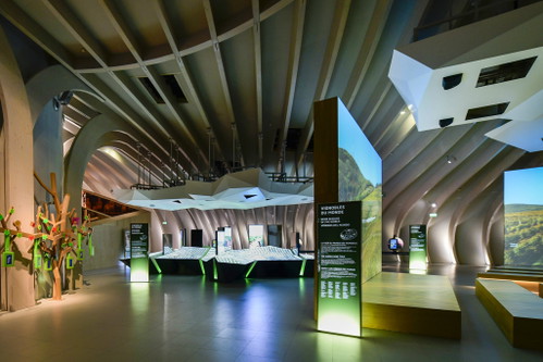 Eingang zu den 20 Themenräumen im neuen Museum.
