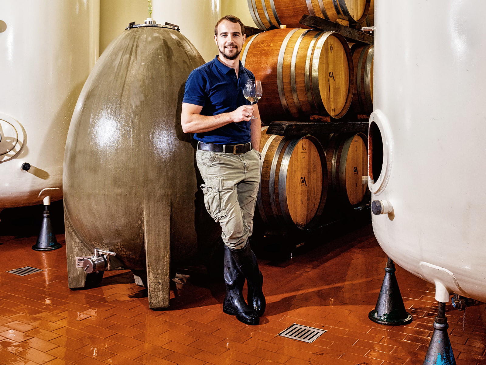 Matthias Aldinger hat sich auf die Vergärung von Sauvignon Blanc im Beton-Ei spezialisiert.