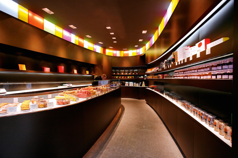 Auch Design spielt in der neuen Pariser Pâtisserie eine grosse Rolle, wie etwa bei Pierre Hermé.