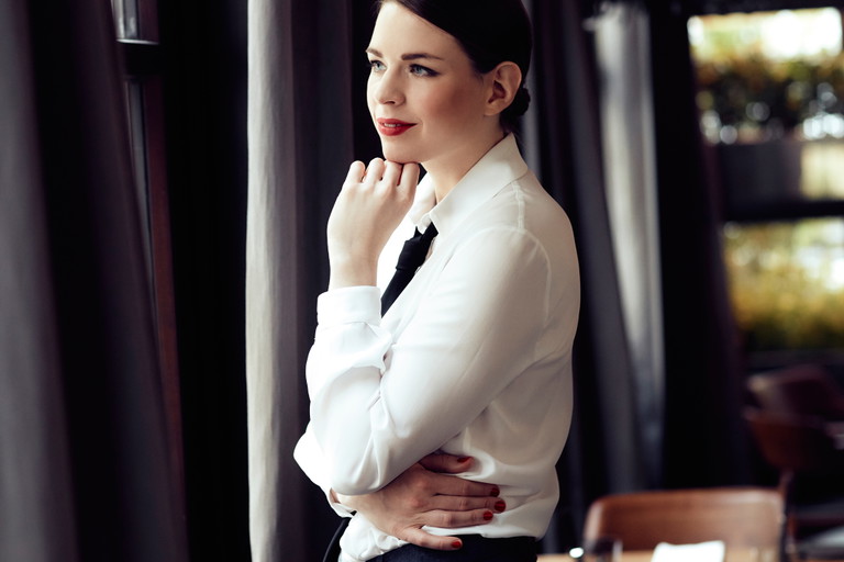 Mademoiselle Catherine Tinnacher hat einen der besten Pinot Gris in ihrem Keller.