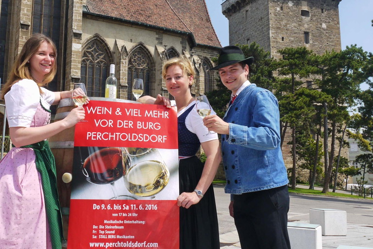 Verkosten, Plaudern und Tanzen können Sie am Weinfest Perchtoldsdorf