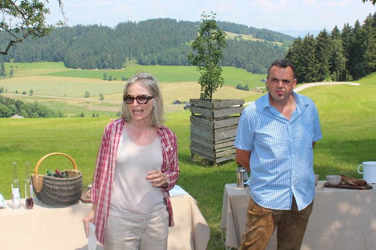 »Ja! Natürlich«-Geschäftsführerin Martina Hörmer und Ziegen-Bauer Klaus Wiesinger