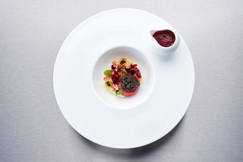 Rinder Tartar mit Roter Bete, Grüll-Kaviar und Stör vom Hangar-7-Team