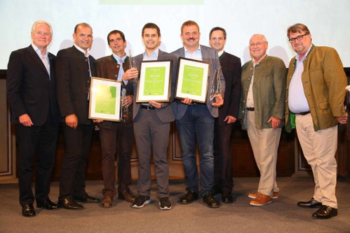 Dr. Hubert Schultes (Generaldirektor der Niederösterreichischen 
Versicherung), Otto Auer (Vizepräsident der Landwirtschaftskammer 
Niederösterreich), Harald Ernst (Platz 2, Weingut Ernst), Roman Horvath 
(Platz 1, Geschäftsführer Domäne Wachau), Josef Dockner (Platz 3, 
Weingut Dockner), Johannes Schmuckenschlager (Abgeordneter zum 
Nationalrat, Präsident des Österreichischen Weinbauverbandes), Franz 
Backknecht (Präsident des Niederösterreichischen Weinbauverbandes), 
Peter Moser (Falstaff Chefredakteur Wein)