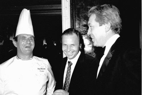 Bei Paul Bocuse, dem «König der Köche» (links), erlernte Witzigmann (Mitte) die Unnachgiebigkeit eines Küchenchefs.