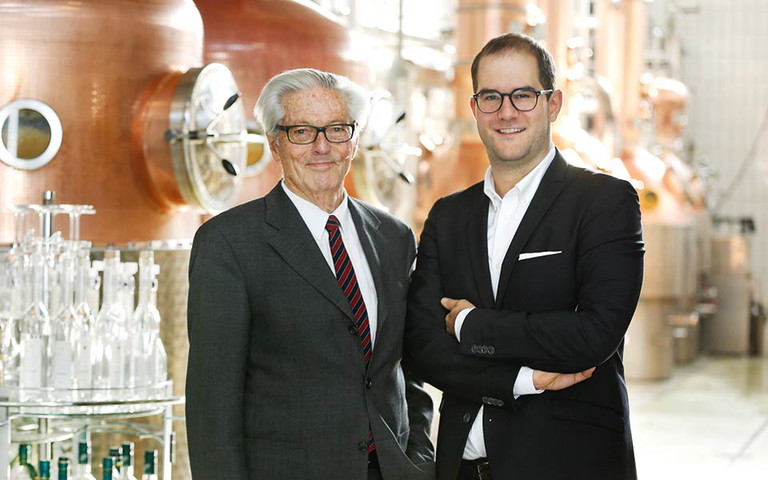 Gebhard Hämmerle und Enkel Johann Drexel leiten die Top-Brennerei.