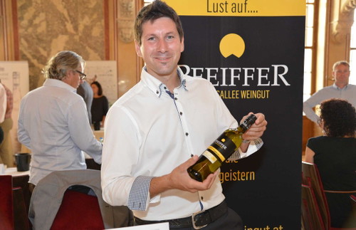 Schlossallee Weingut Pfeiffer, Weinviertel 